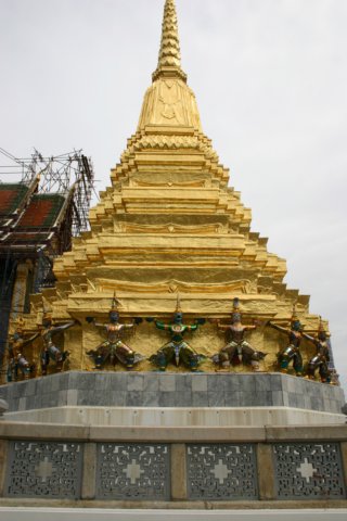 stupaphrachedithongs.jpg