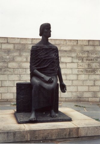 monumentuitvoormaligeddr.jpg