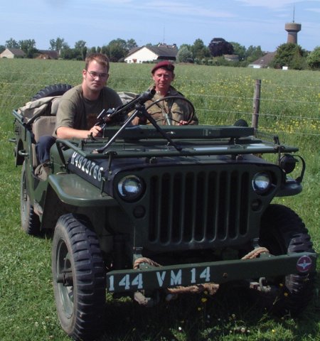 janwillemgenietinjeep.jpg